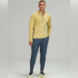 Lululemon Metal Vent Tech 1/2 Zip 2.0 in Auric Gold / Dew Green, Size Medium